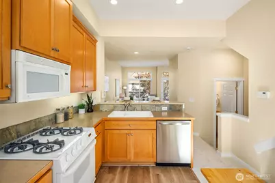 1387 Huckleberry Circle, Issaquah, WA 98029 - Photo 9