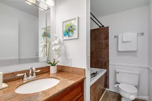 500 Aloha St, Seattle, WA 98109 - Photo 25