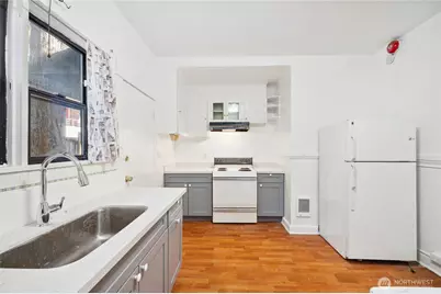 206 12th Avenue E, Seattle, WA 98102 - Photo 11