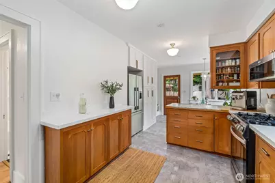 11037 Sand Point Way NE, Seattle, WA 98125 - Photo 9