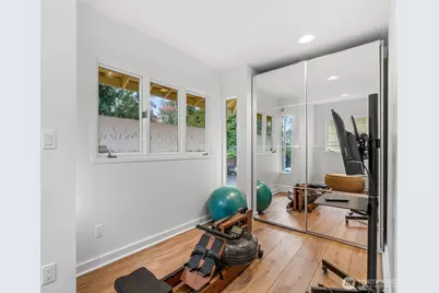 11037 Sand Point Way NE, Seattle, WA 98125 - Photo 15