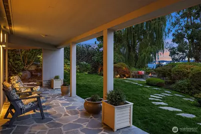 8493 W Mercer Way, Mercer Island, WA 98040 - Photo 29