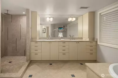8493 W Mercer Way, Mercer Island, WA 98040 - Photo 23