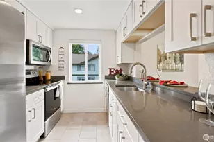 220 NE Dogwood St, Issaquah, WA 98027 - Photo 9