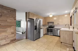 2515 NE 106th Pl, Seattle, WA 98125 - Photo 9