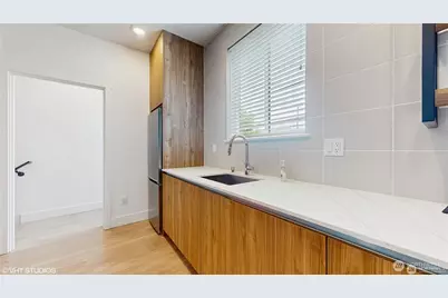 1300 E Remington Court #B, Seattle, WA 98122 - Photo 11