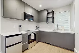 1300 E Remington Ct, Seattle, WA 98122 - Photo 21