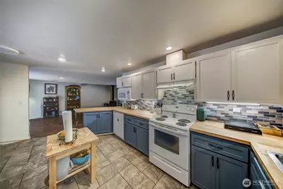 207 Seattle Street W, Rainier, WA 98576 - Photo 9