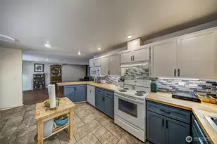 207 Seattle St W, Rainier, WA 98576 - Photo 9