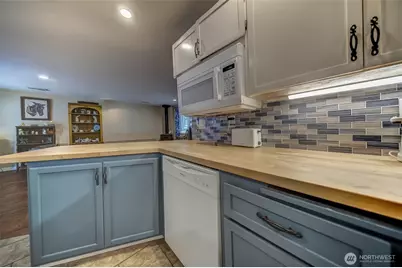 207 Seattle Street W, Rainier, WA 98576 - Photo 11
