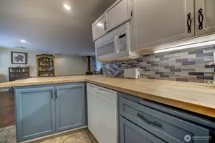 207 Seattle St W, Rainier, WA 98576 - Photo 11