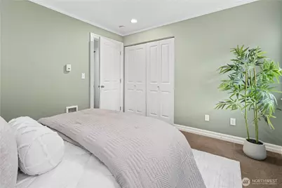 215 20th Avenue E #204, Seattle, WA 98112 - Photo 17