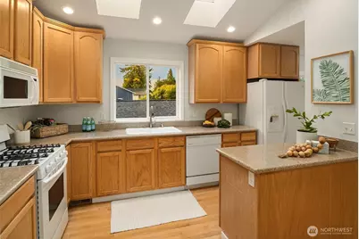 14032 Wayne Place N, Seattle, WA 98133 - Photo 7