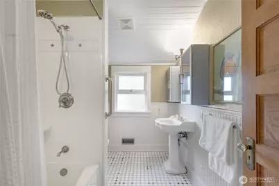 2211 E Olive Street, Seattle, WA 98122 - Photo 27