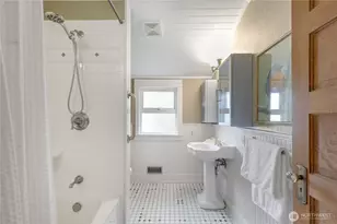 2211 E Olive St, Seattle, WA 98122 - Photo 27