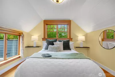 2211 E Olive Street, Seattle, WA 98122 - Photo 23