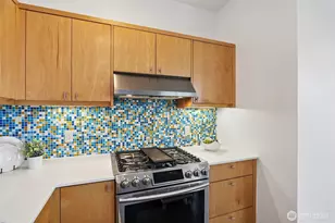 2208 E Alder St, Seattle, WA 98122 - Photo 9