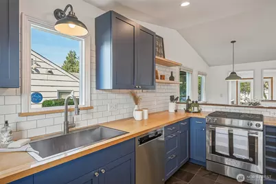 1218 NE 117th Street, Seattle, WA 98125 - Photo 5