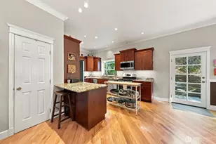 12117 Clearview Dr, Edmonds, WA 98026 - Photo 7