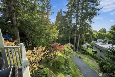 12117 Clearview Drive, Edmonds, WA 98026 - Photo 29