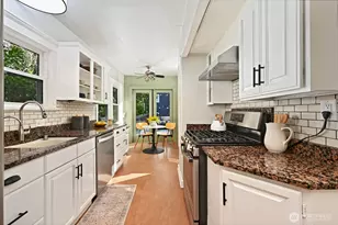 933 N 84th St, Seattle, WA 98103 - Photo 9
