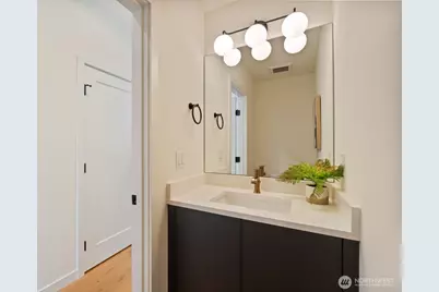 815 NE 100th Street, Seattle, WA 98125 - Photo 9