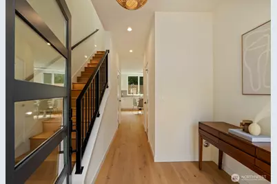 815 NE 100th Street, Seattle, WA 98125 - Photo 3