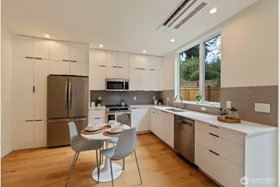 815 NE 100th Street, Seattle, WA 98125 - Photo 5