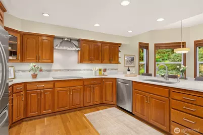 8387 NE Sumanee Place, Bainbridge Island, WA 98110 - Photo 9
