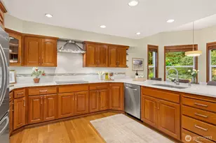 8387 NE Sumanee Pl, Bainbridge Island, WA 98110 - Photo 9