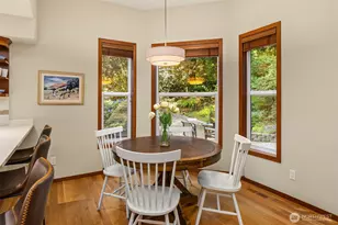 8387 NE Sumanee Pl, Bainbridge Island, WA 98110 - Photo 11