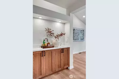 1400 Bellevue Way SE #1, Bellevue, WA 98004 - Photo 7