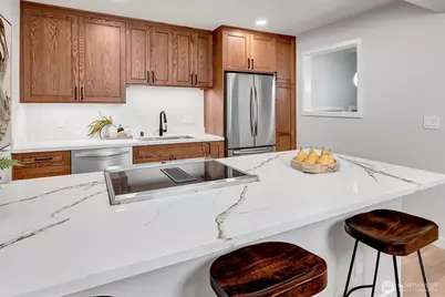 1400 Bellevue Way SE #1, Bellevue, WA 98004 - Photo 11