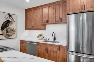 1400 Bellevue Way SE, Bellevue, WA 98004 - Photo 9