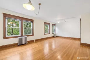 516 E Thomas St, Seattle, WA 98102 - Photo 11