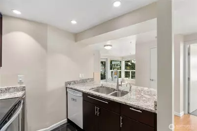 530 Melrose Avenue E #301, Seattle, WA 98102 - Photo 5