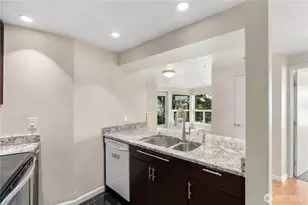530 Melrose Ave E, Seattle, WA 98102 - Photo 5