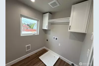 3711 W E Street, Bremerton, WA 98312 - Photo 9