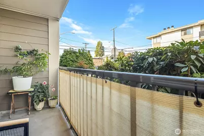 11556 Greenwood Avenue N #102, Seattle, WA 98133 - Photo 7