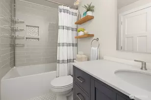 11556 Greenwood Ave N, Seattle, WA 98133 - Photo 11