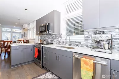 2112 3rd Avenue N #C, Seattle, WA 98109 - Photo 5