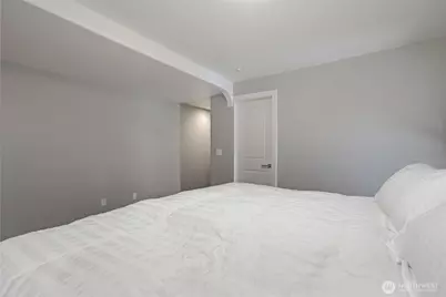 10903 Glen Acres Drive S #B, Seattle, WA 98168 - Photo 21