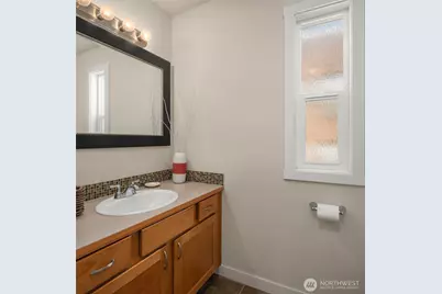 2239 Yale Avenue E, Seattle, WA 98102 - Photo 11
