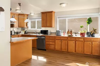 2239 Yale Avenue E, Seattle, WA 98102 - Photo 7