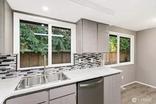 7914 206th Pl SW, Edmonds, WA 98026 - Photo 9
