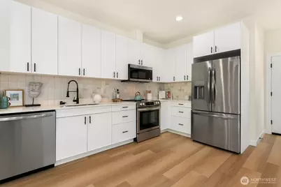 338 NE 90th Street, Seattle, WA 98115 - Photo 9