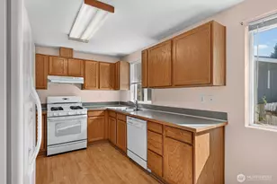17701 Hillside Ct, Arlington, WA 98223 - Photo 9