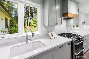 6894 NE Koura Rd, Bainbridge Island, WA 98110 - Photo 11