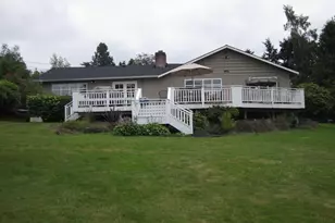 8831 NE 28th St, Clyde Hill, WA 98004 - Photo 1