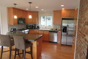 8831 NE 28th St, Clyde Hill, WA 98004 - Photo 3